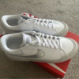 Nike White and metallic silver women’s Sneakers size 10 new in box